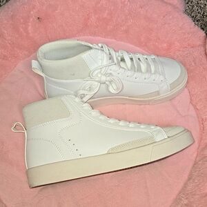 No Boundaries Casual High Top Sneakers, Sizes 8.5 Women's, New